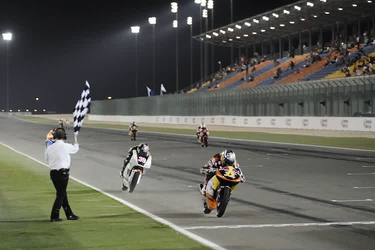 Katar 2012: Sandro Cortese fährt beim ersten Moto3-Rennen der Geschichte als Dritter ins Ziel