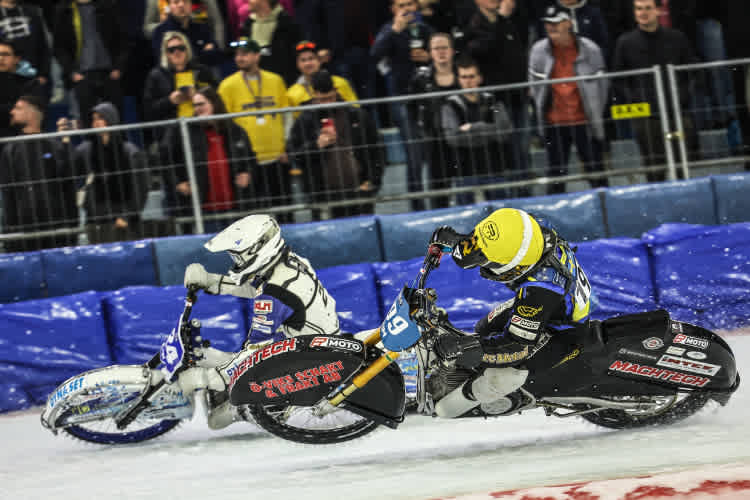 Doppelweltmeister Martin Haarahiltunen (li.) mit FIM-Bahnsport-Chef Armando Castagna
