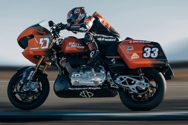 Lautes Spektakel: Racing-Bagger von Harley-Davidson