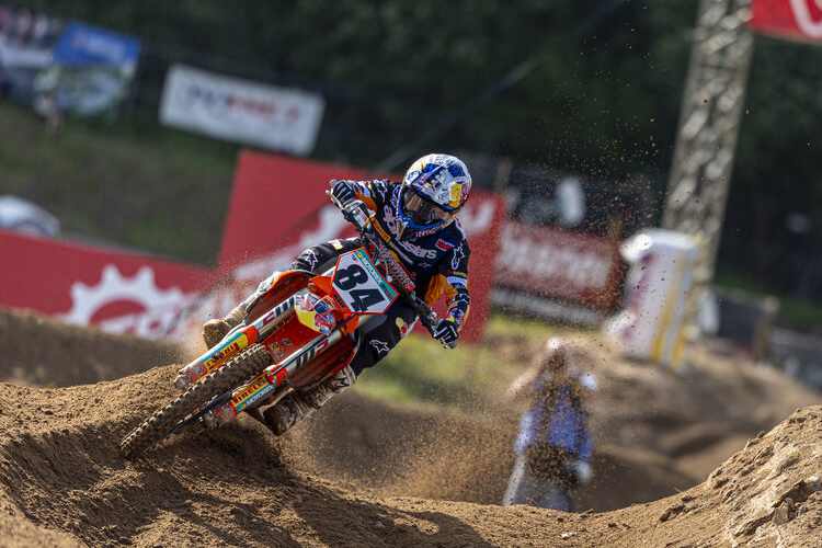 Jeffrey Herlings gewann den ersten Lauf in Kegums