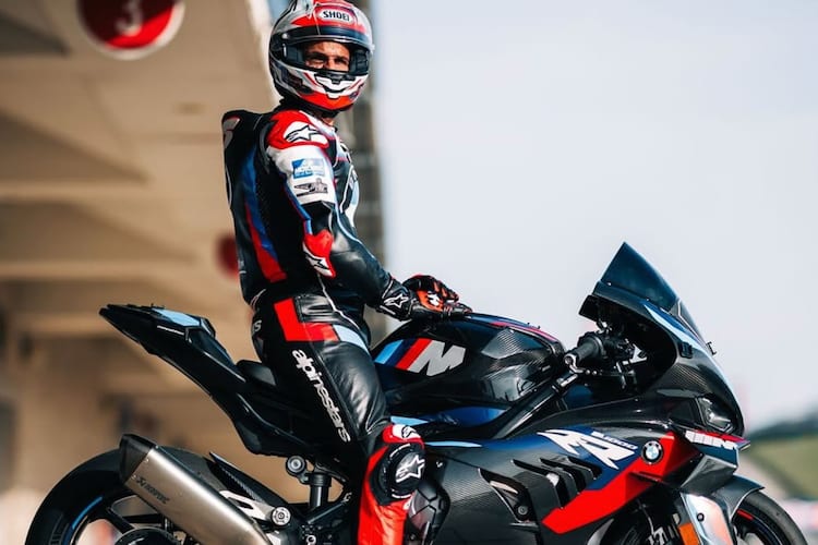 Ein neues Bild: Alex Hofmann auf der BMW M1000RR