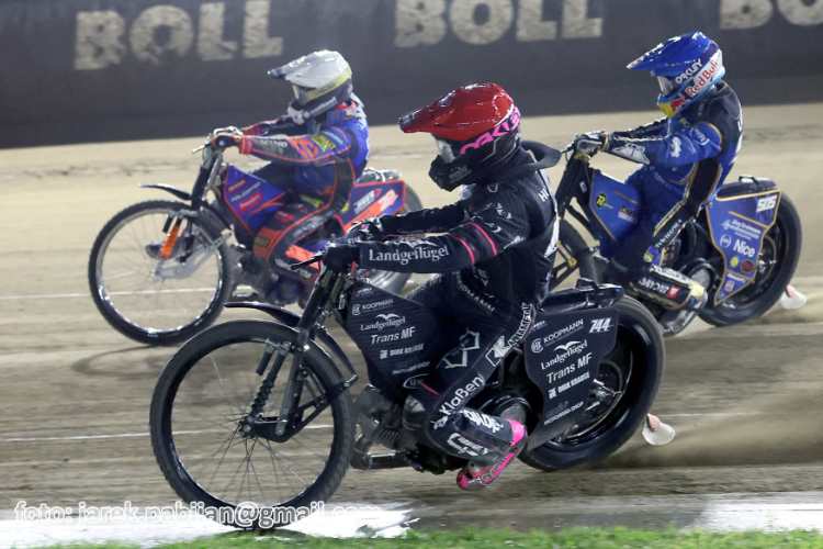 Kai Huckenbeck (rot) hatte einen super Einstand im Speedway-GP