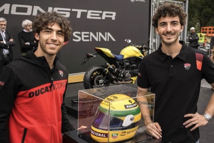 Drei Weltmeister. Pecco Bagnaia und Enea Bastianini am Helm von Ayrton Senna