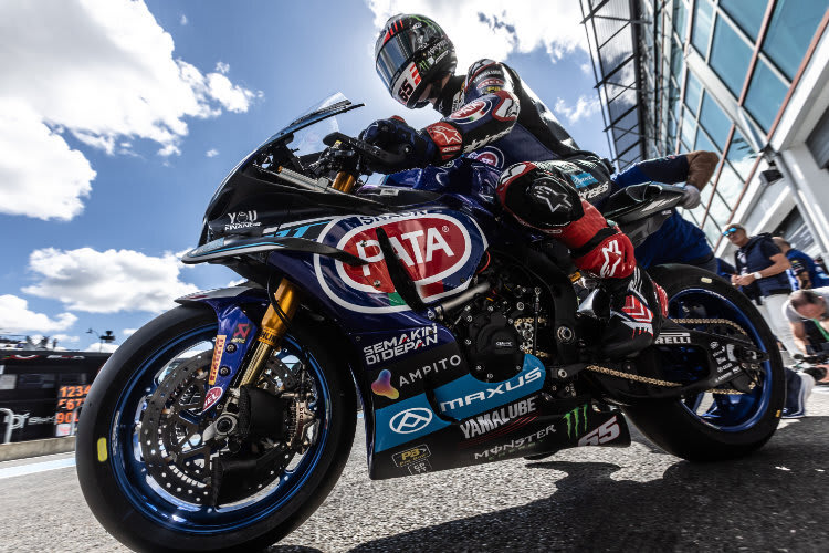 Jonathan Rea (re.) war in Barcelona gut gelaunt, hier mit Toprak Razgatlioglu