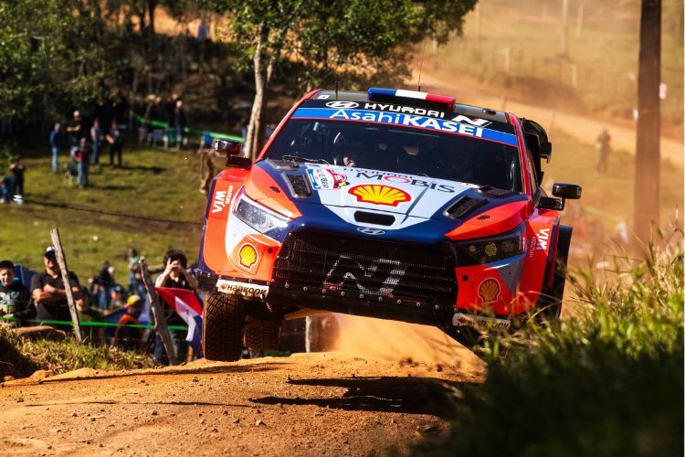 Hyundai-Pilot Adrien Formaux lag lange vorne, dann kam das Reifenpech