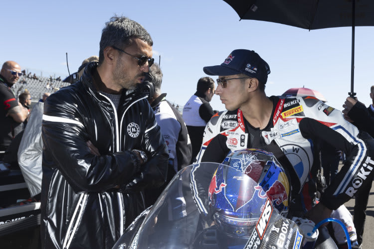 Manager Kenan Sofuoglu (li.) mit Toprak Razgatlioglu