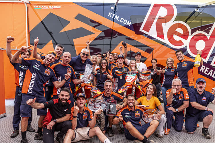 Das De Carli KTM-Werksteam konnte in Loket gleich zwei Grand-Prix-Siege feiern