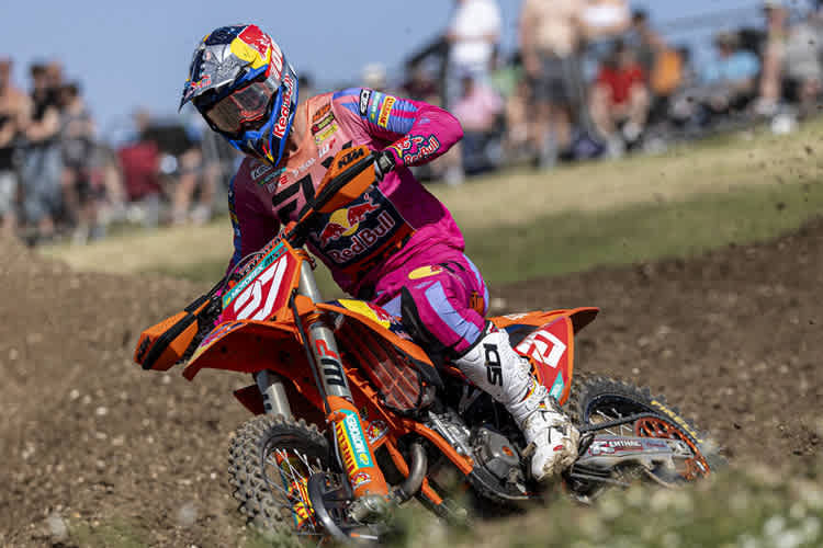 Simon Längenfelder gewann den ersten Lauf in Matterley Basin