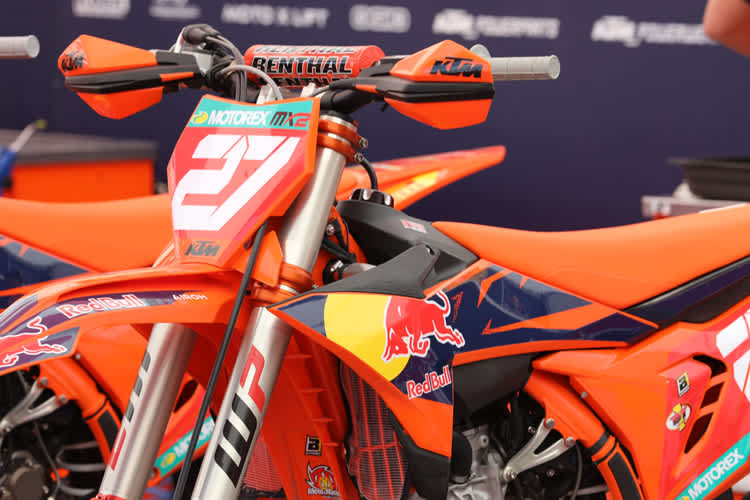 Simon Längenfelder startet mit dem Red Plate des WM-Führenden