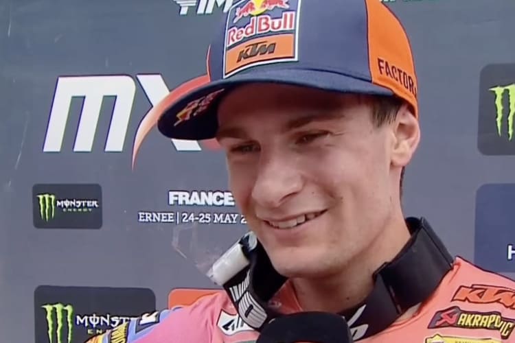 Simon Längenfelder gewann den ersten Lauf in Ernée