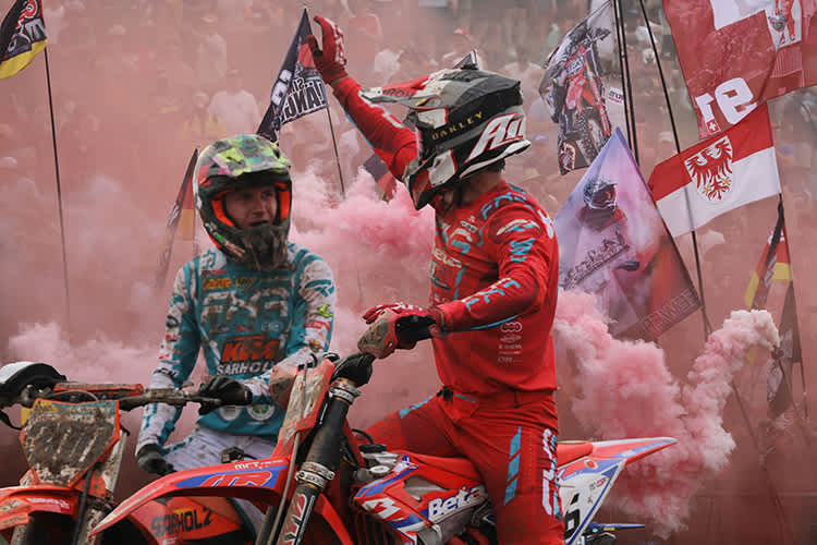 Noah Ludwig feierte mit Tom Koch am Samstag mit den Fans