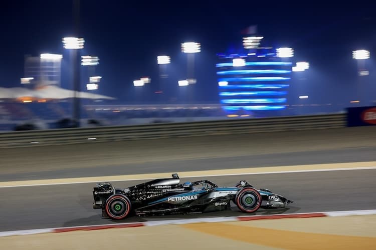 Für Mercedes war im ersten Training in Bahrain Frederik Vesti am Steuer, am Nachmittag dann Kimi Antonelli und George Russell