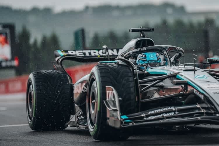 George Russell im Regen von Spa