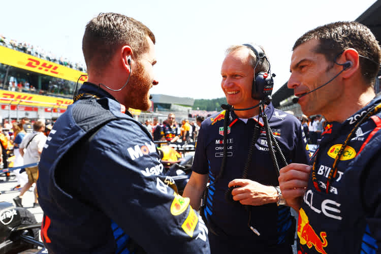 Red Bull Racing-Chefingenieur Paul Monaghan (Mitte)