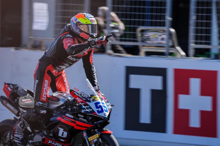 Yari Montella vor Stefano Manzi und Adrian Huertas