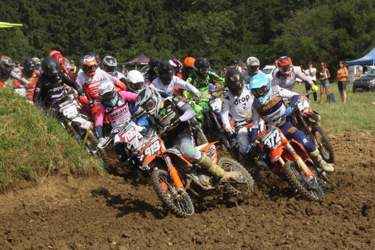 MX2-Sieger Maximilian Ernecker (vorne)