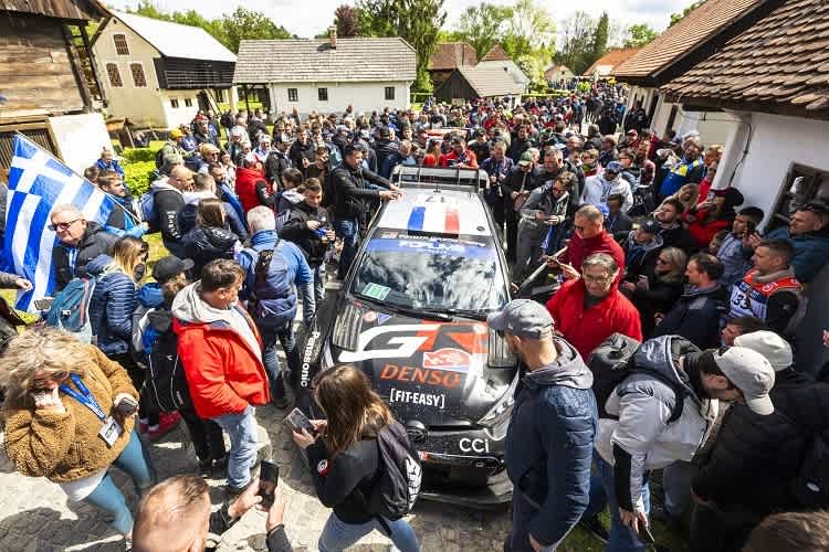 Seastien Ogier wird gefeiert