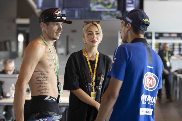 Scott Redding (li.) 2023 zusammen mit Toprak Razgatlioglu (re.)