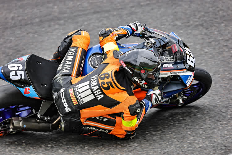 Daniel Rubin auf der Yamaha R1 von Motobox Kremer