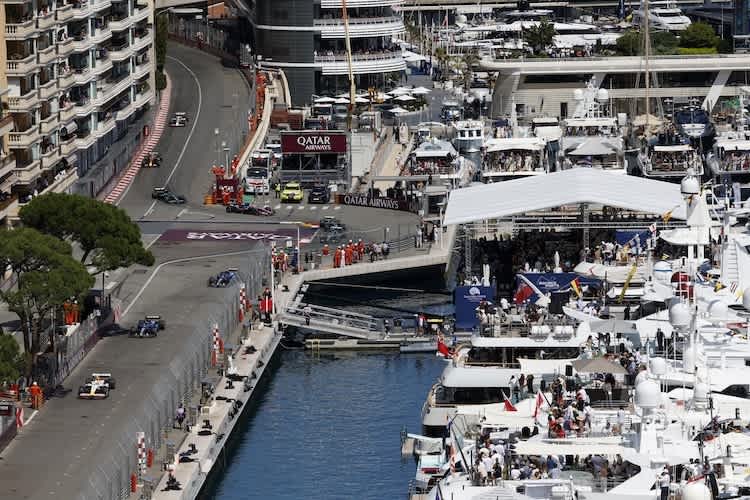 Carlos Sainz und Alex Albon wurden von Liam Lawson eingebremst – und wendeten den gleichen Trick bei ihren Hintermännern an