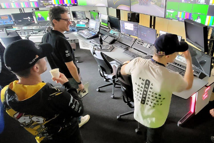 Die Fahrer durften vor Saisonbeginn einen Blick hinter die Kulissen werfen