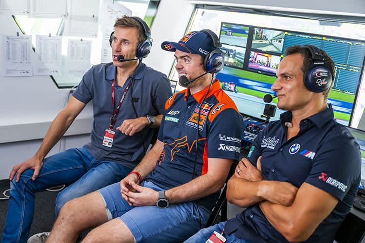 Schon bisher auch abseits schlechter Pisten gut unterwegs: Hier mit Christian Brugger und Alex Hofmann als ServusTV-Experte