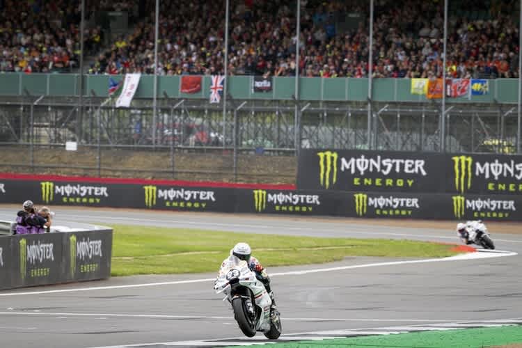 Ungewohnt: am Sonntag wird in Silverstone das Moto3-Rennen nach dem MotoGP-Grand-Prix gestartet