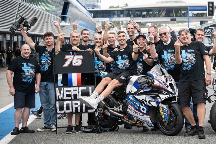 Wem dieser spezielle Gruß wohl gegolten hat?