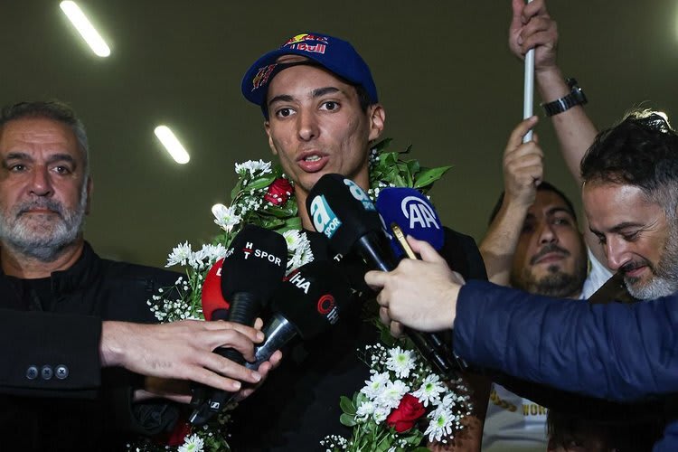 Toprak Razgatlioglu wurde von Medien und Fans belagert