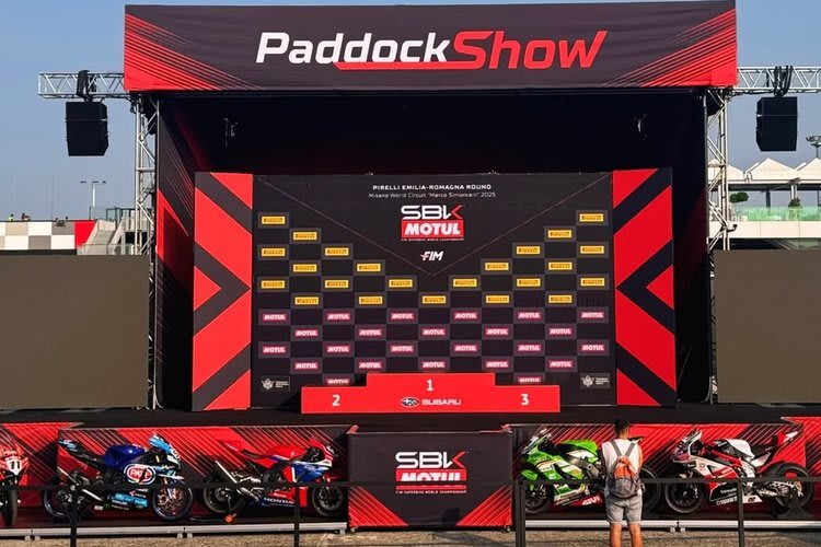 Die Paddock-Show bietet Information und Unterhaltung