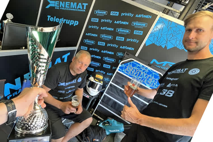 Das Bier-Beweis-Foto des Estland-Trios