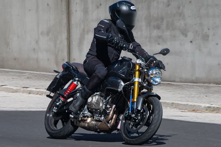 Der Prototyp der neuen Moto Guzzi mit Reihentwin