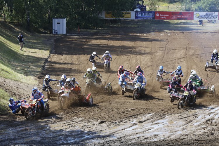 Start mit Fango-Packung: Prümmer/Steegmans (#17), Foden/Weinmann (#10), direkt links dahinter Peter-Hoffmann, Hodges/Mackay (#13), Hengster/Jahn (#914), Erlecke/Freygang (#55)