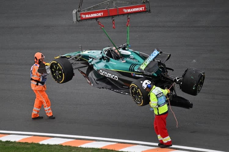 Lance Stroll war der Erste, der im zweiten Training Schrott produzierte – er blieb heil, sein Auto nicht