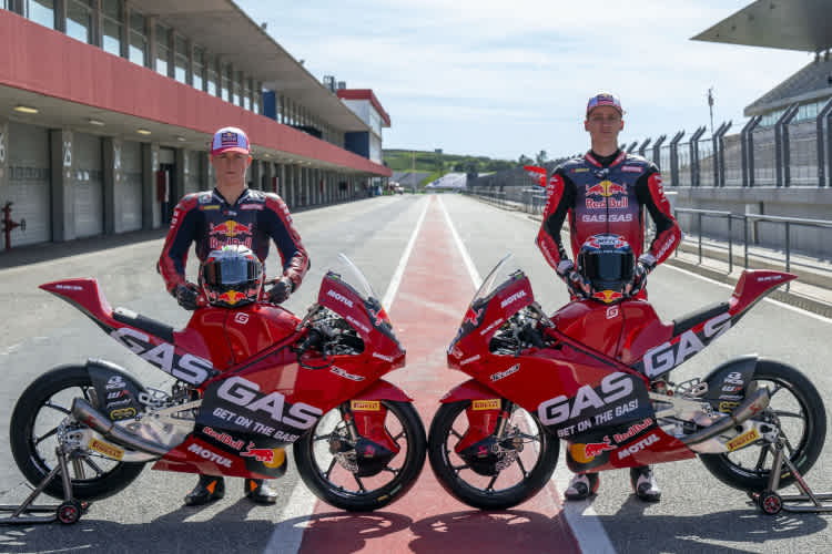 Dani Holgado und Jacob Roulstone im neuen 2024er-Design