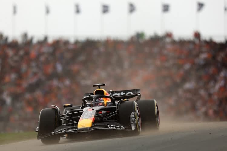 Max Verstappen tut gut daran, auch 2026 für das Red Bull Racing Team zu fahren, findet Johnny Herbert