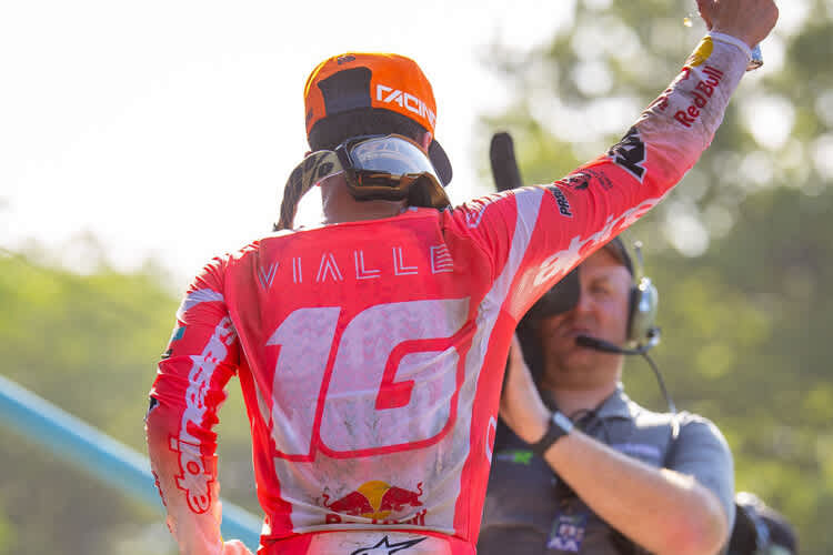 Tom Vialle gewann das MX2-Qualifikationsrennen