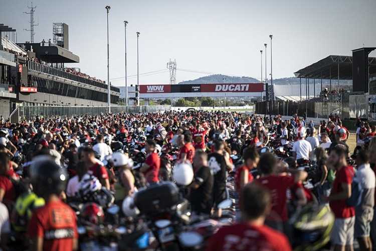 World Ducati Week 2024: Die Welt ist Rot und dreht sich dank der Energie von Verbrennungsmotoren 