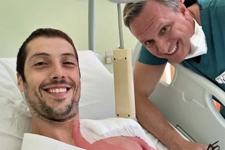 Lorenzo Zanetti (li.) kam unters Messer