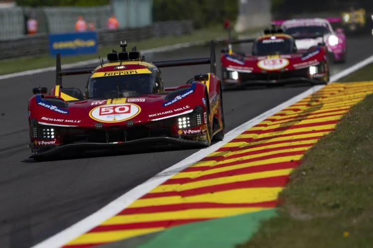 Die beiden Werks-Ferrari 499P