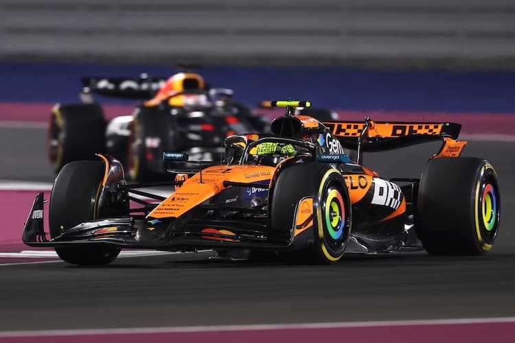 Lando Norris vor Max Verstappen