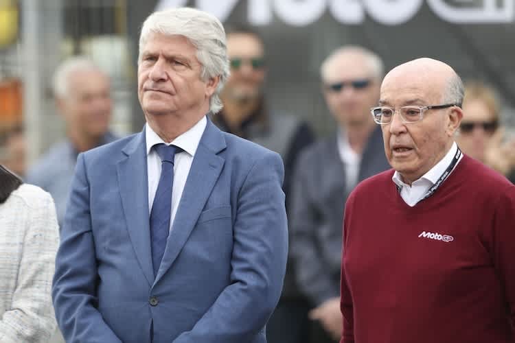 MotoGP-Boss Carmelo Ezpeleta (re.) mit FIM-Präsident Jorge Viegas