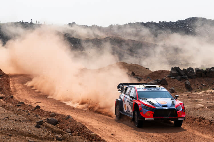 Ott Tänak (Hyundai) führt die Rallye Saudi-Arabien bei seiner Abschiedsvorstellung nach der ersten Wertungsprüfung an