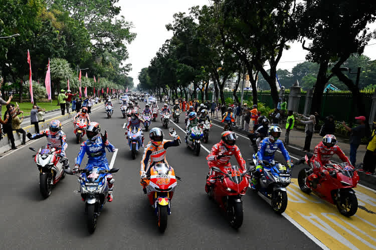 Die Motorradparade war ein Highlight für die Zaungäste