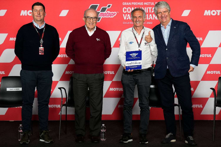 Von links nach rechts: Tomé Alfonso, Carmelo Ezpeleta, Franco Uncini, Jorge Viegas