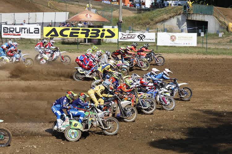 Start zum ersten Lauf: In der Mitte Vanluchene, links außen Bax