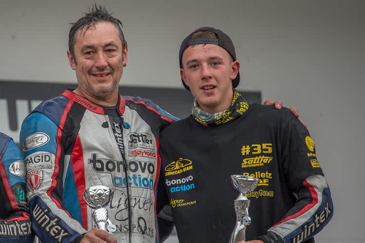 Nach ihrem Titelgewinn strahlten Josef Sattler und Luca Schmidt