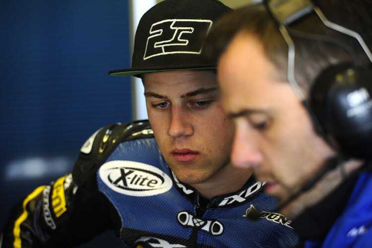 Marcel Schrötter mit Tech3-Crewchief Nicolas Reynier 