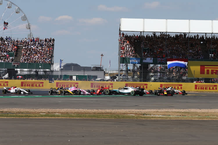  Jolyon Palmer ist überzeugt: Lewis Hamilton verlor das Heimspiel beim Start und nicht beim Crash drei Kurven weiter