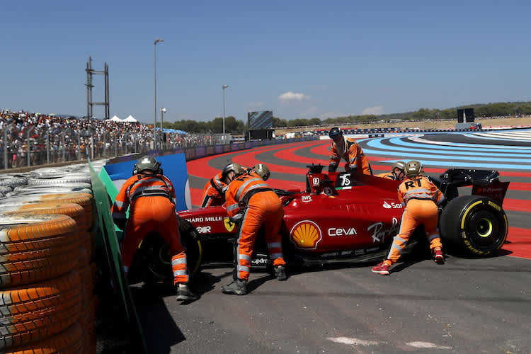 Charles Leclerc konnte sich nach seinem Abflug in Frankreich nicht aus eigener Kraft aus seiner misslichen Lage befreien